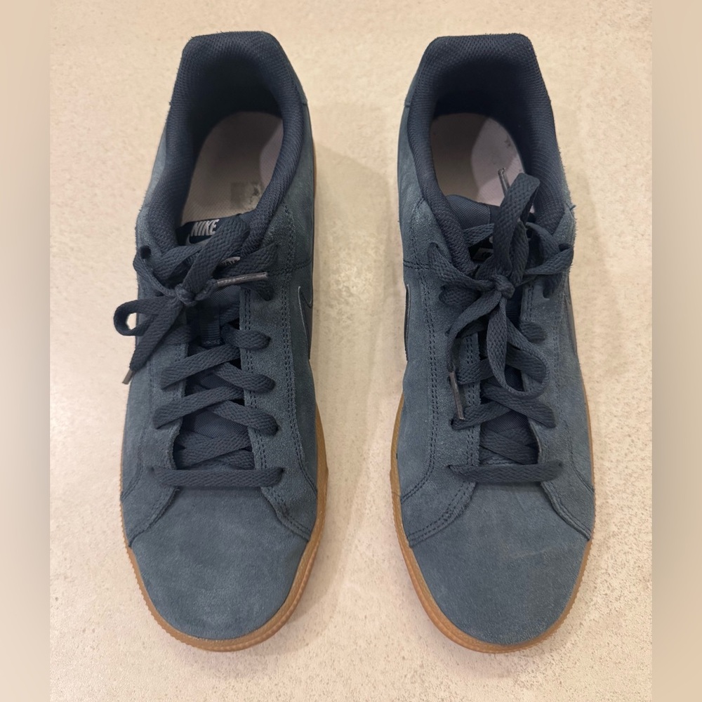 EUC Nike Men's Blue Suede Sneakers Size 11